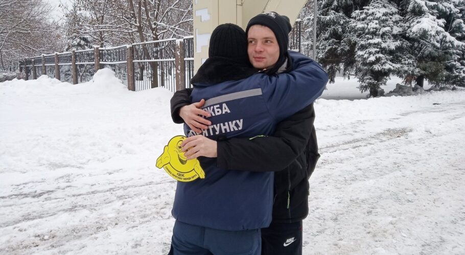 День обіймів – «блукаюче свято», рекомендують відзначити сьогодні рятувальники Кам’янського
