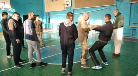 Навчитись захищати себе та Україну пропонує мешканцям Кам’янського ВПЦ «Гарт»