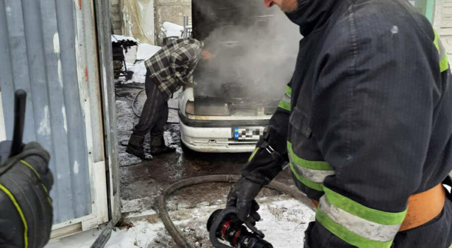 На Дніпропетровщині гасили автівки