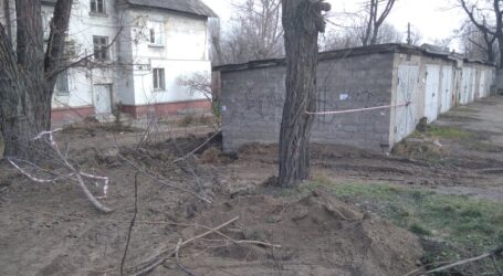Розкопали й покинули: як «Кам’янський водоканал» руйнує благоустрій прибудинкових територій
