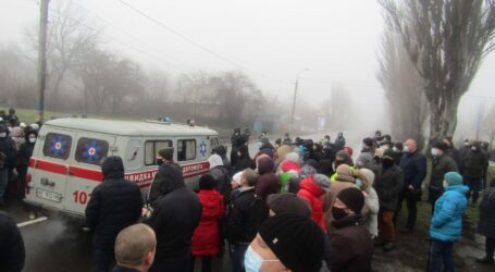 Розмова влади з народом про опалення посеред автотраси відбулась в Кам’янському