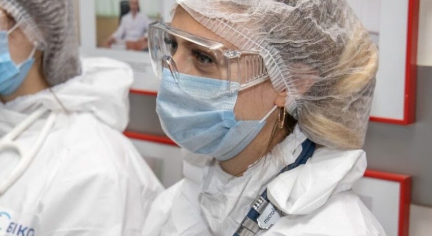 Доплати за боротьбу з COVID-19 отримали майже 5 тис медиків області