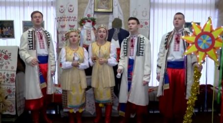 Колядники Кам’янського привітали містян з Різдвом (відео)