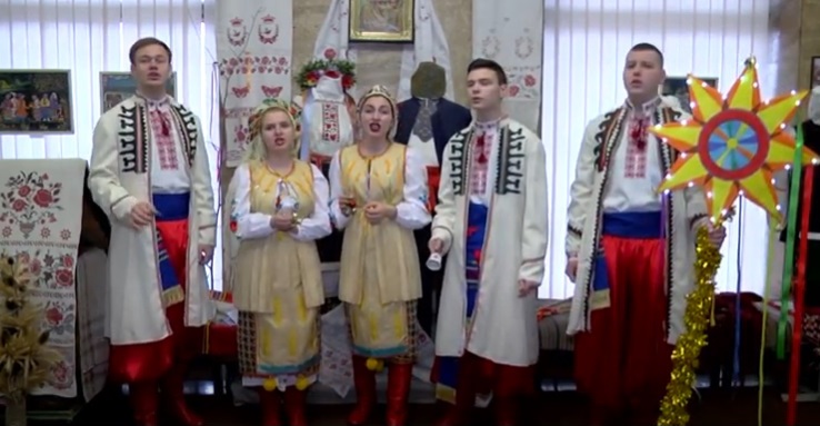 Колядники Кам’янського привітали містян з Різдвом (відео)