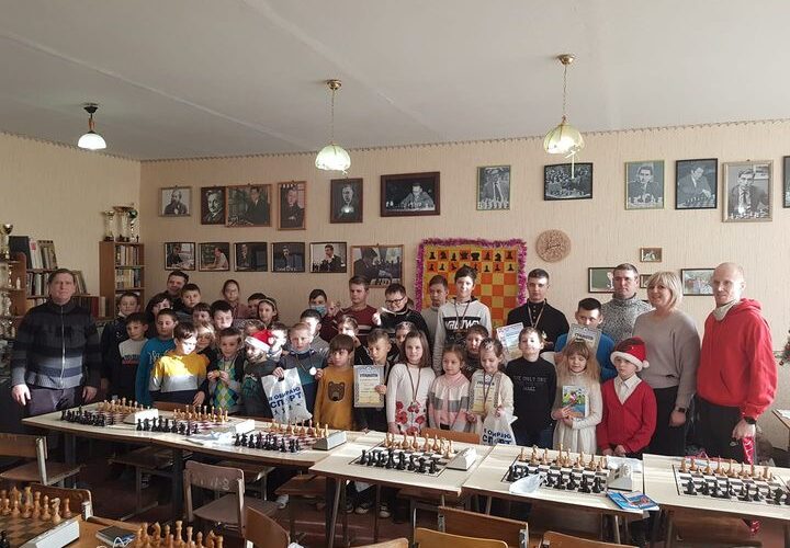 Юні шахісти Кам’янського змагалися за звання кращих