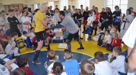 Каратисти Дніпропетровщини тренувались в Кам’янському з чемпіоном світу з Вірменії