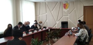Проблему звалищ сміття біля офісів обговорювали члени міськвиконкому в Кам’янському - ФОТО
