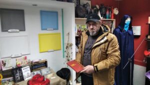 Аукціон раритетів та особистих речей на користь постраждалого від вибуху хлопця в Кам’янському - ФОТО