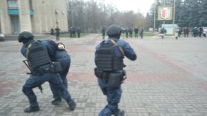 Як мешканці Кам’янського матеріально допомагають правоохоронним органам - ФОТО