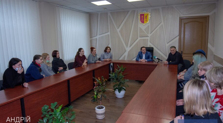 У Кам’янському родинам загиблих бійців передали благодійну допомогу, зібрану українською діаспорою Сан-Франциско