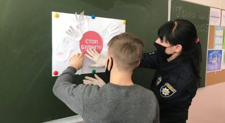 Поліцейські Кам’янського навчали підлітків протидіяти булінгу