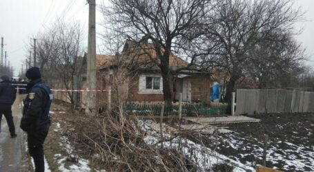 На Дніпропетровщині нападник побив пательнею пенсіонерів та обікрав їх