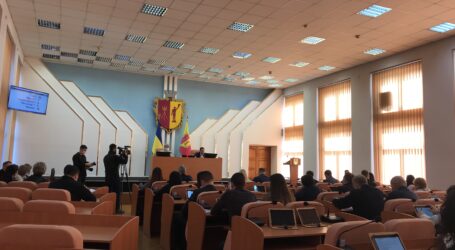 Заплатити за землю повністю вимагає міськрада Кам’янського від власників заводів