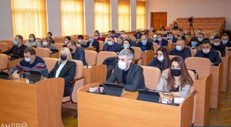 Депутатів Кам’янського закріплять за округами: де знайти свого