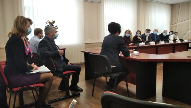Виконком Кам’янського визначився з штрафом за неприбране листя