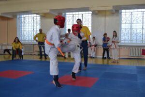 Єдиноборства в Кам’янському навчають не лише битися, а й граційно рухатись - ФОТО