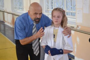 Єдиноборства в Кам’янському навчають не лише битися, а й граційно рухатись - ФОТО