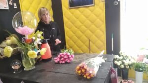 Підготовка до «весняного ярмарку квітів» в Кам’янському: орієнтація – на незаможного покупця - ФОТО