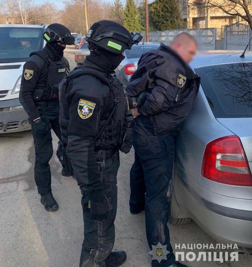 У Кам’янському затримали поліцейського, який вимагав “данину” з підприємців