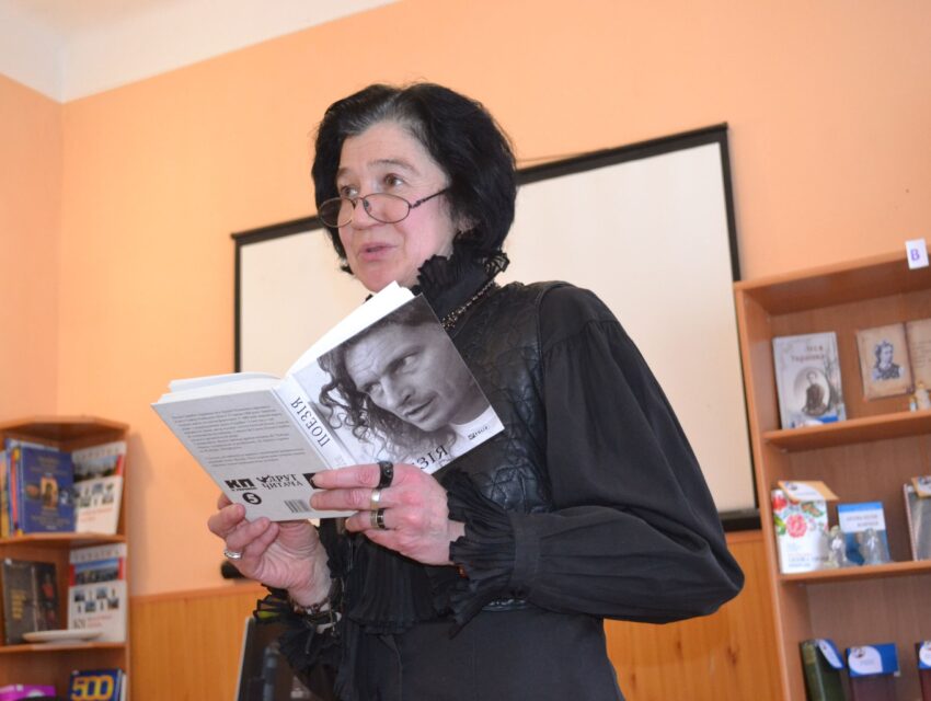 Поезія – красиве та корисне: День поезії відзначили в Кам’янському