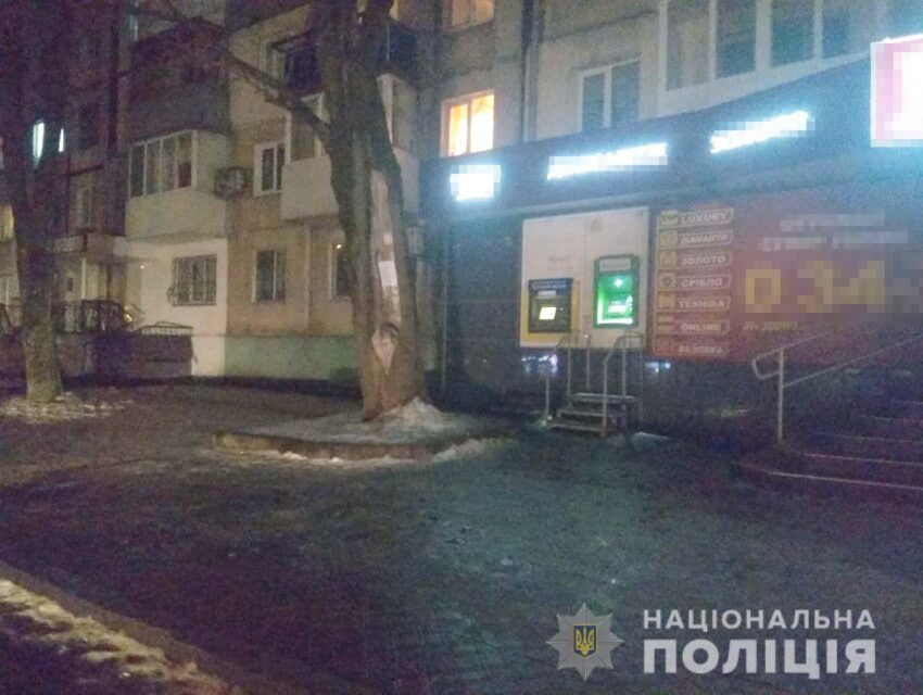 У Кам’янському чоловік пограбував пенсіонерку