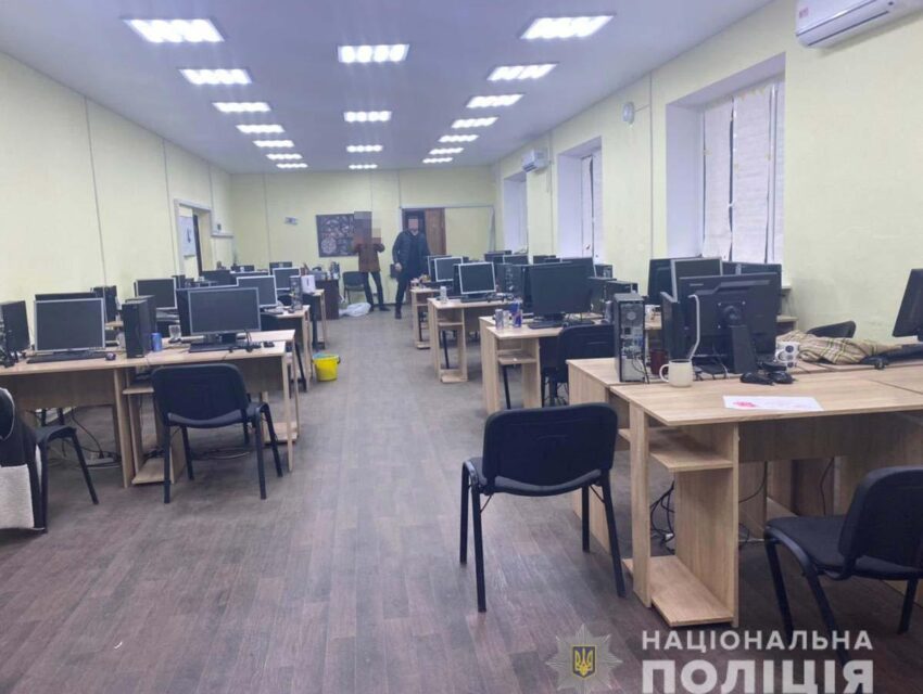 У Кам’янському районі правоохоронці припинили діяльність шахрайських call – центрів