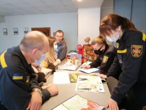 Юні кам'янчани взяли участь у Всеукраїнському конкурсі дитячих малюнків «Пожежам краще запобігти!» - ФОТО
