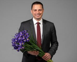 Кам’янський міський голова Андрій Білоусов вітає всіх жінок зі святом 8 Березня