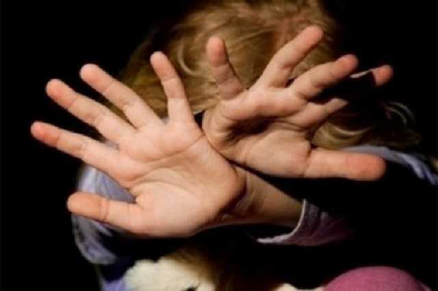 На Дніпропетровщині чоловік побив хлопчика на дитячому майданчику