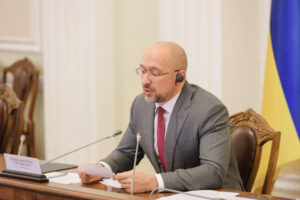 Уряд України чекатиме, поки ринок відрегулює ціни на харчі - ФОТО