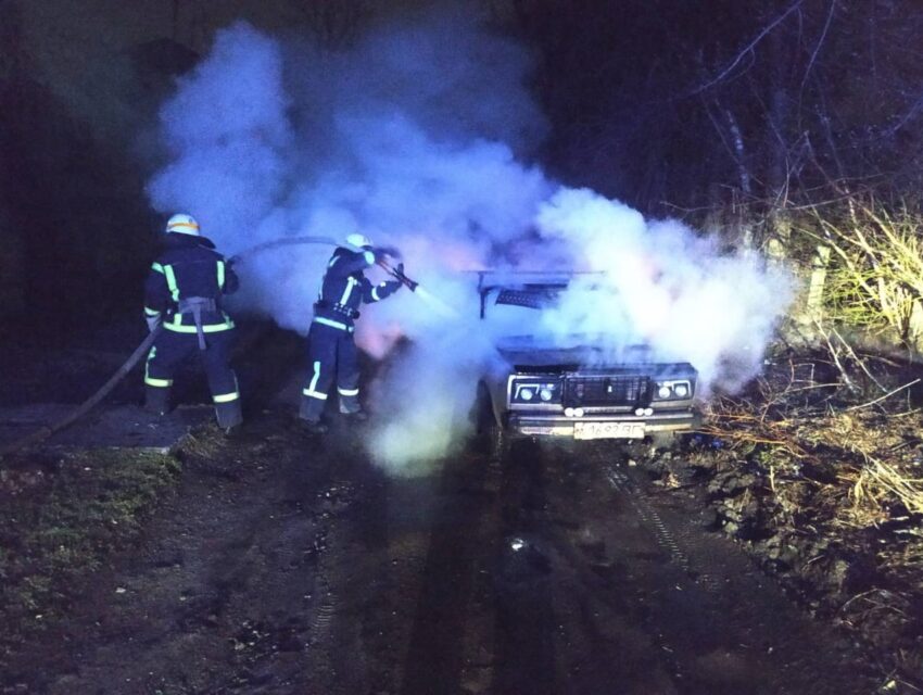 У Кам’янському горів автомобіль