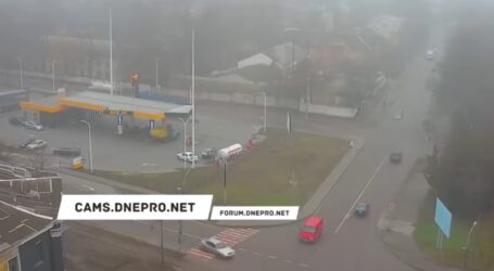 У Кам’янському автомобіль на великій швидкості збив жінку (відео)