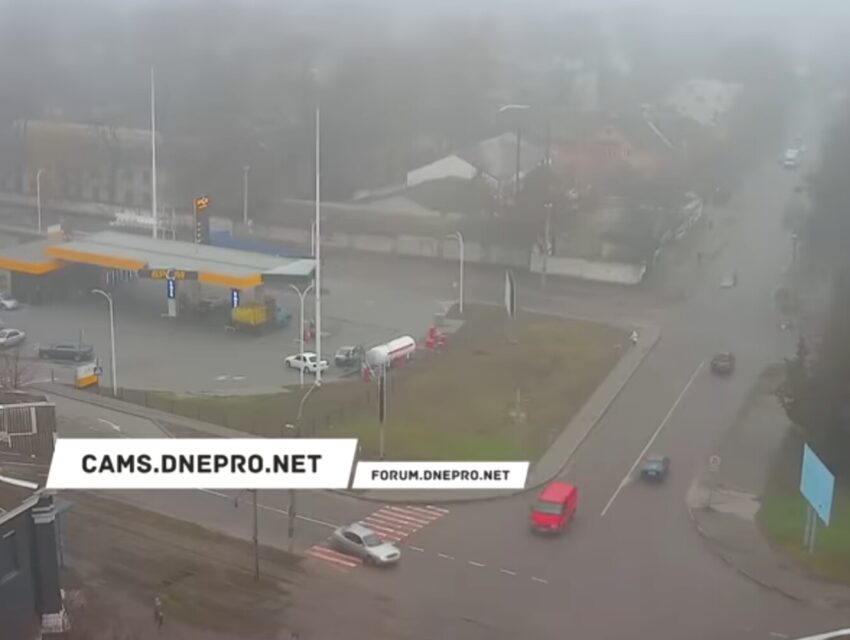 У Кам’янському автомобіль на великій швидкості збив жінку (відео)