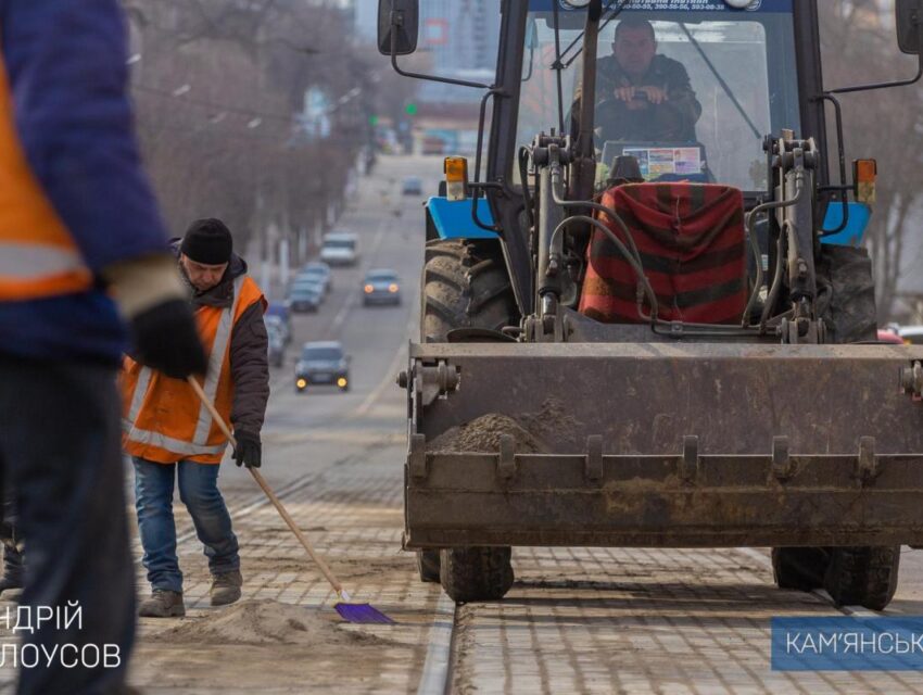 Кам’янське прибирають після осінньо-зимового періоду