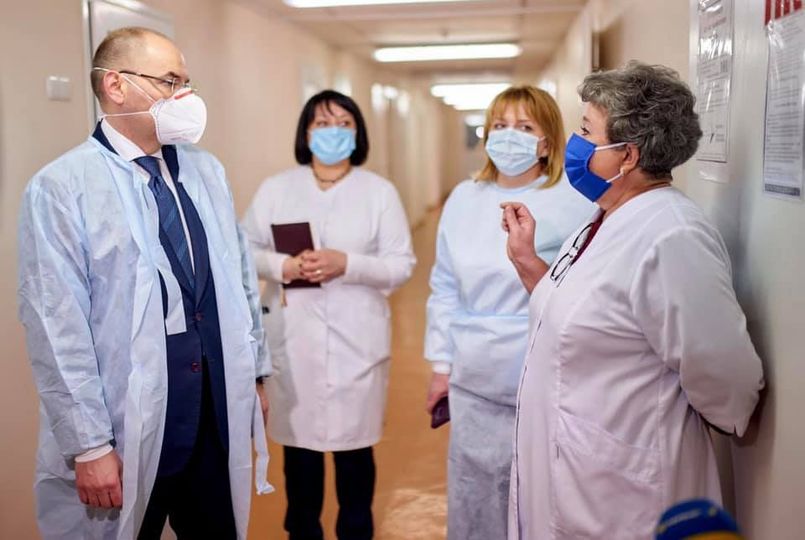 У МОЗ пообіцяли підвищити зарплати медикам