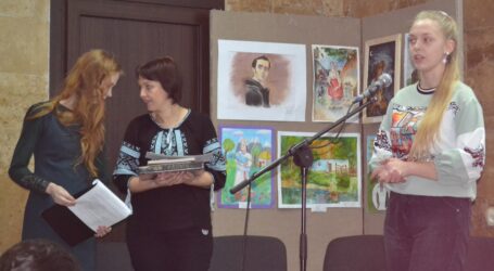 Насильство, смерть, та безнадія закодовані в символах України