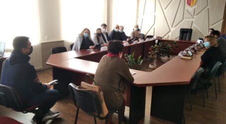 В Кам’янському штраф за неприбране листя призвів до конфлікту