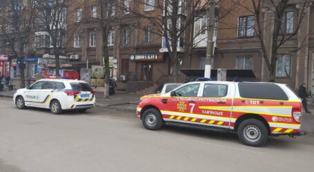 У Кам’янському поліцейські та надзвичайники нагадали водіям про доброзичливу поведінку на дорозі