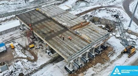 Основний міст на трасі до Дніпра будують з випередженням на 1 місяць