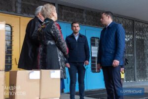 У 7-му лікарню Кам’янського надійшла чергова партія дезінфікуючих та захисних засобів - ФОТО