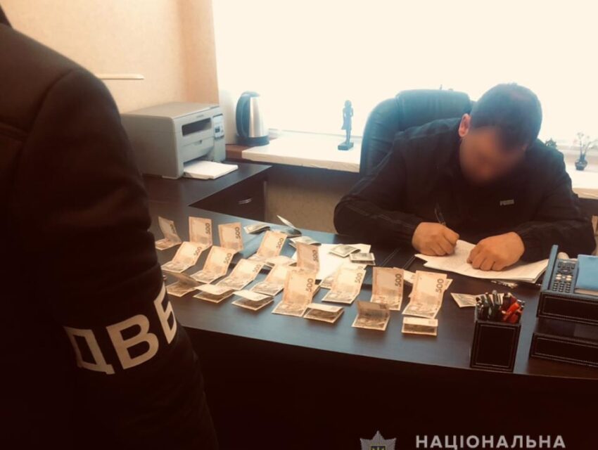 На Дніпропетровщині затримали чоловіка, який пропонував копу хабар