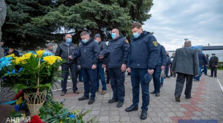 У Кам’янському відбулась церемонія покладання квітів до пам`ятника «Чорнобиль – вічний біль України»