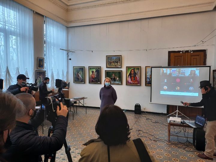 Співробітники музею Кам’янського відвідали виставку ромського художника Тиберія Йонаша