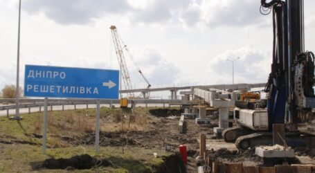 Під Кам’янським будують пішохідний міст