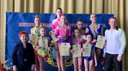 В Каменском соревновались акробаты