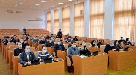 У Кам’янському відбулася позачергова сесія міської ради