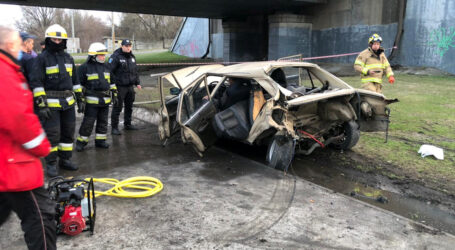 У Дніпрі чоловіка внаслідок ДТП затиснуло в салоні авто
