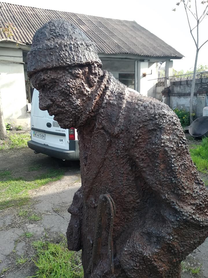 У Херсоні встановлять скульптуру звичайній людині, яку створив кам'янський скульптор Гарнік Хачатрян - ФОТО