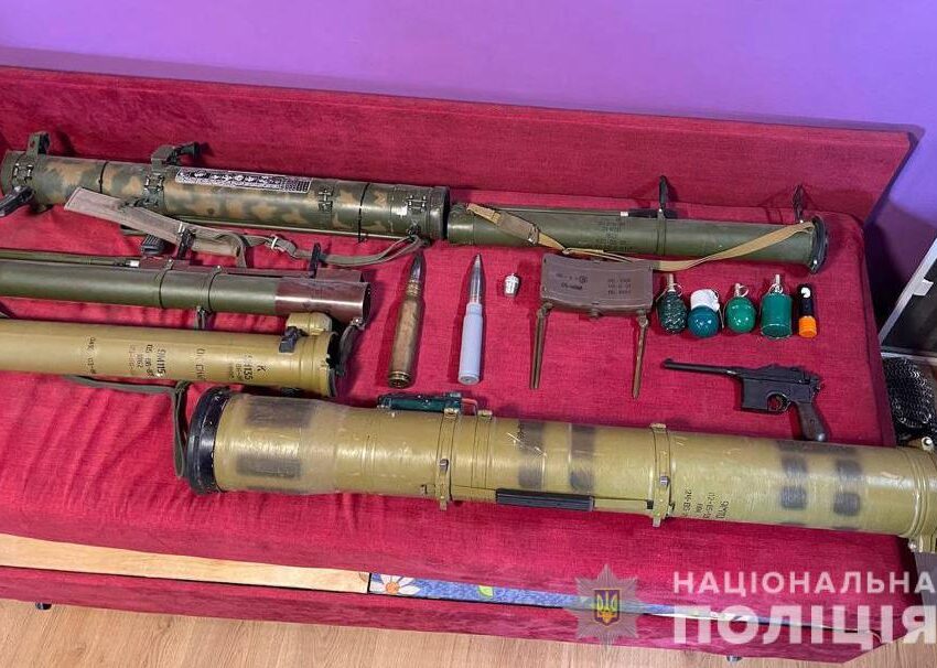 На Дніпропетровщині затримали злочинну групу збувачів вогнепальної зброї