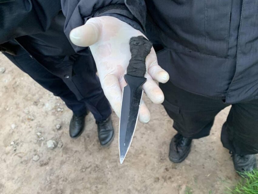 У Кам’янському чоловіки вирішували суперечки через жінок за допомогою ножа